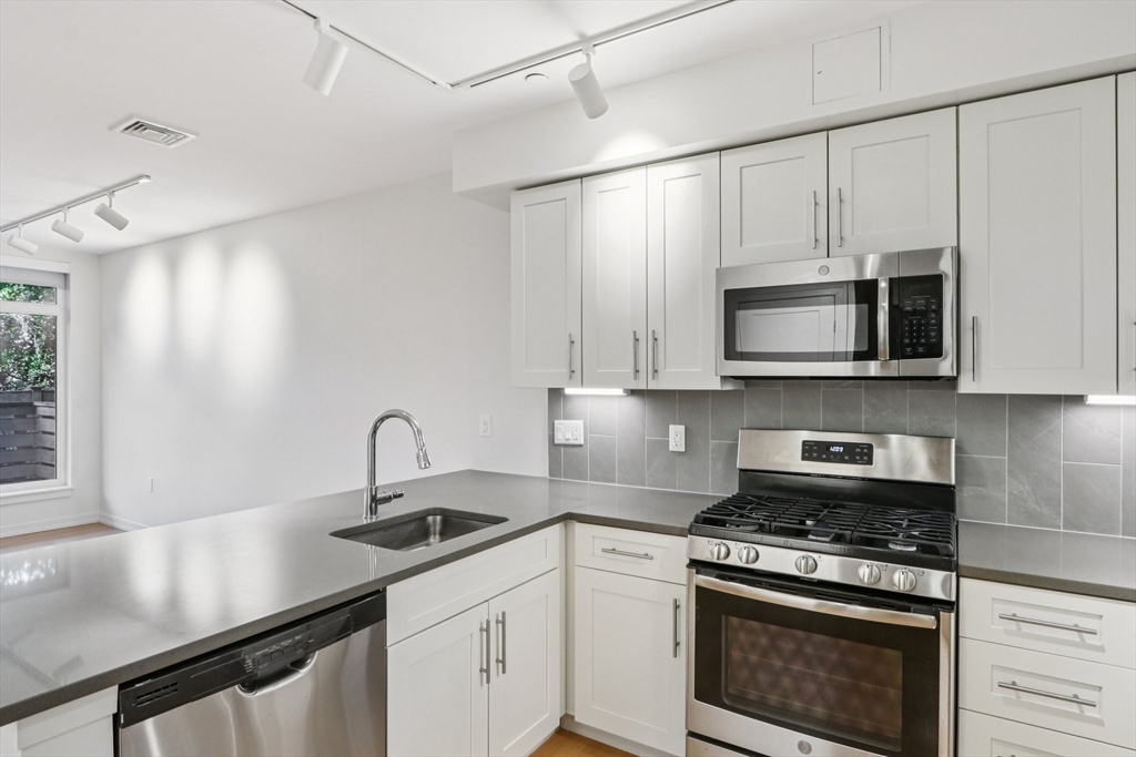 77 New Street, Unit 209 Cambridge, MA 02138 - Photo 2 of 22
