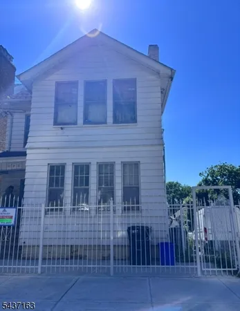 $2,500 | 163 Woodside Avenue, Unit 1, Newark, NJ 07104