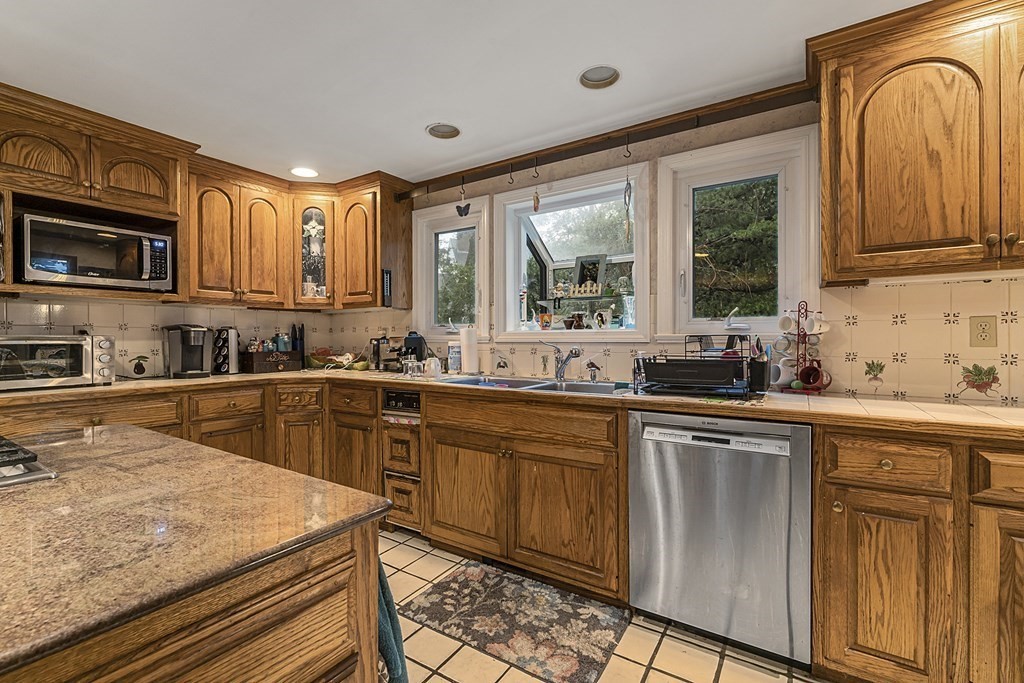 1 Rolleston Road Marblehead, MA 01945 - Photo 12 of 39 Gallery Image 12