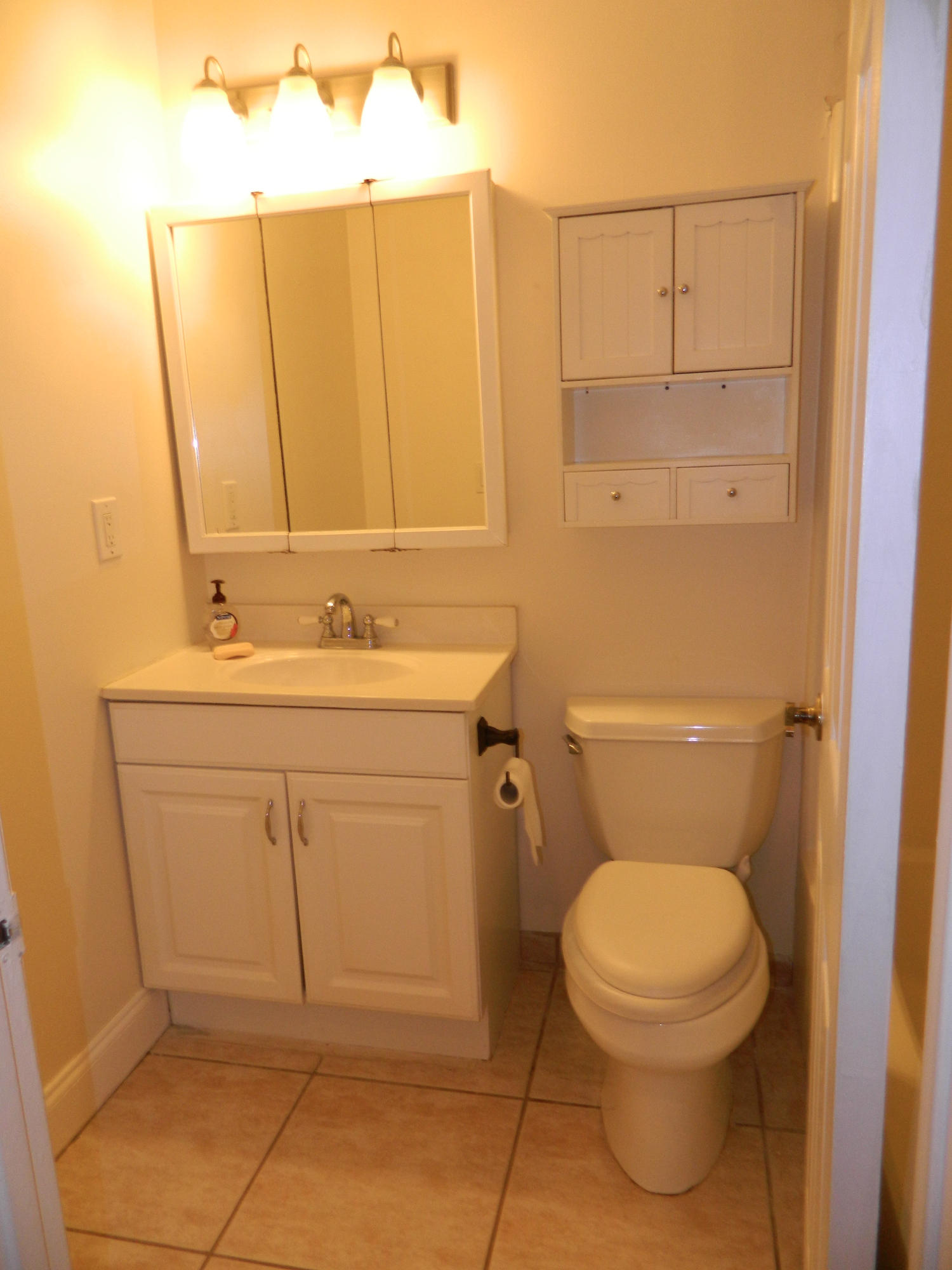 6070 Wolfe Street Jupiter, FL 33458 - Photo 9 of 11 Bathroom