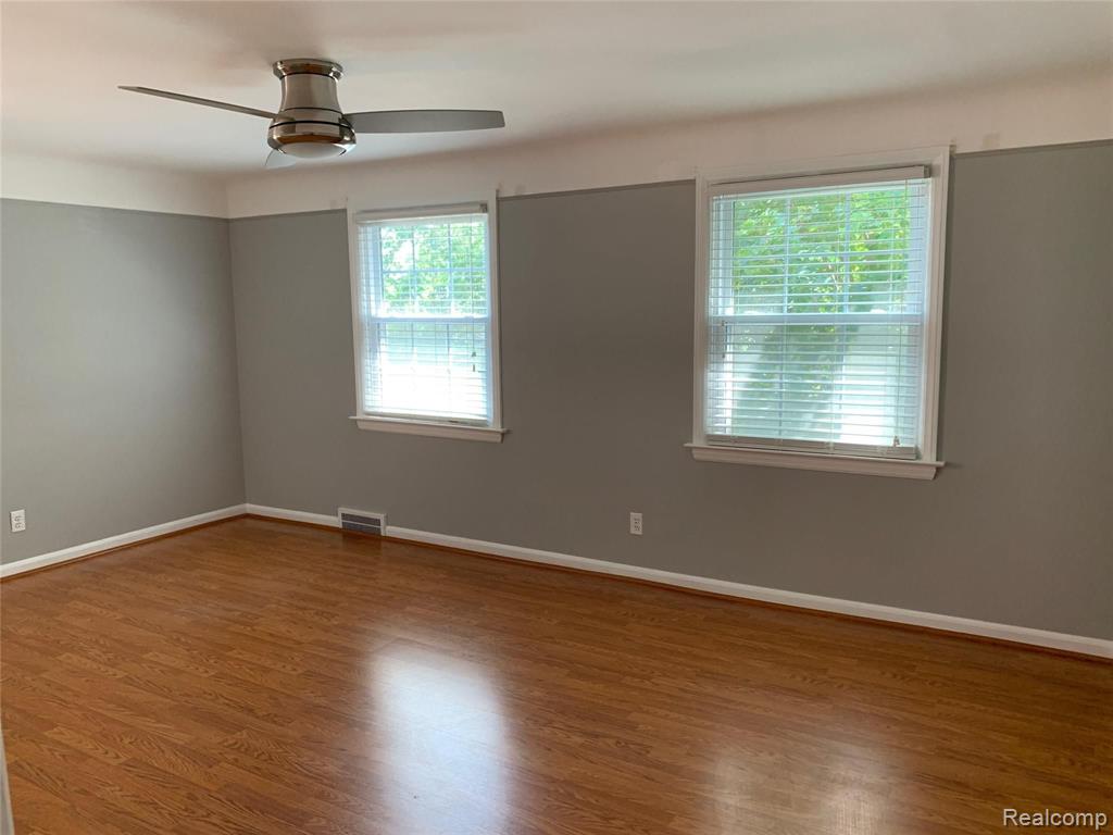 1340 Vernier Road Grosse Pointe Woods, MI 48236 - Photo 12 of 24