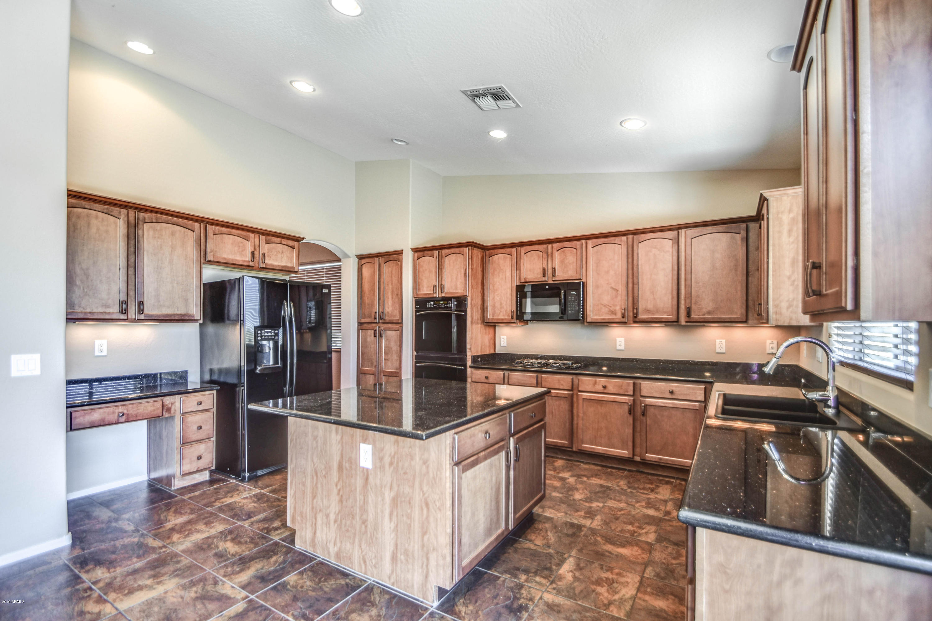 18280 Verdin Road Goodyear, AZ 85338 - Photo 11 of 44 Beautiful Granite