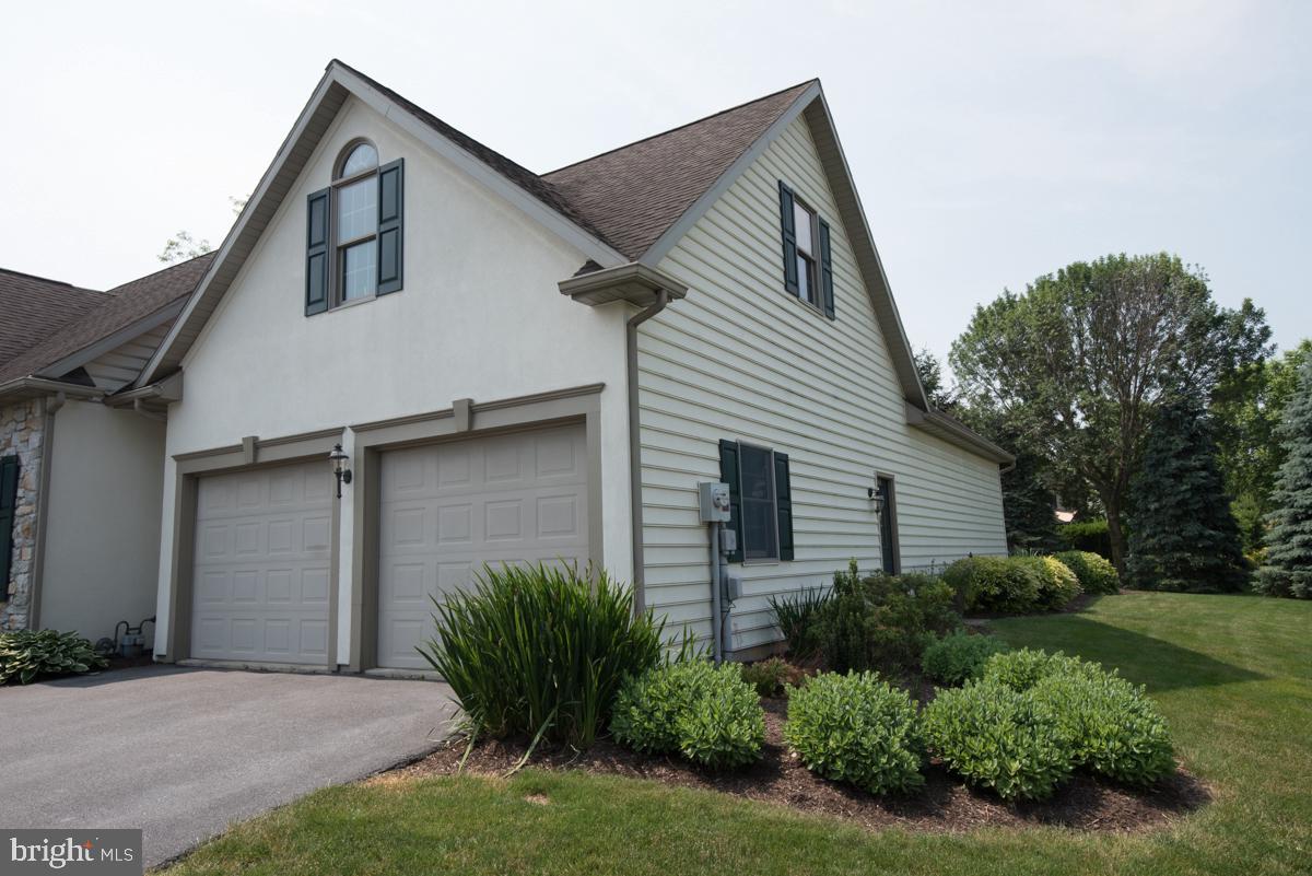 2278 Porter Way Lancaster, PA 17601 - Photo 3 of 42 Right Side View