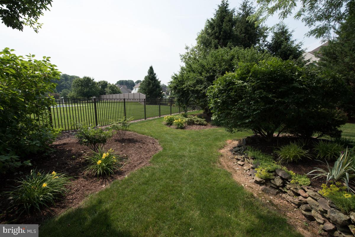 2278 Porter Way Lancaster, PA 17601 - Photo 5 of 42 Beautiful Landscaping