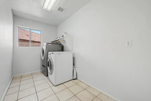 $2,611 | 1295 South Honeysuckle Lane, Gilbert, AZ 85296