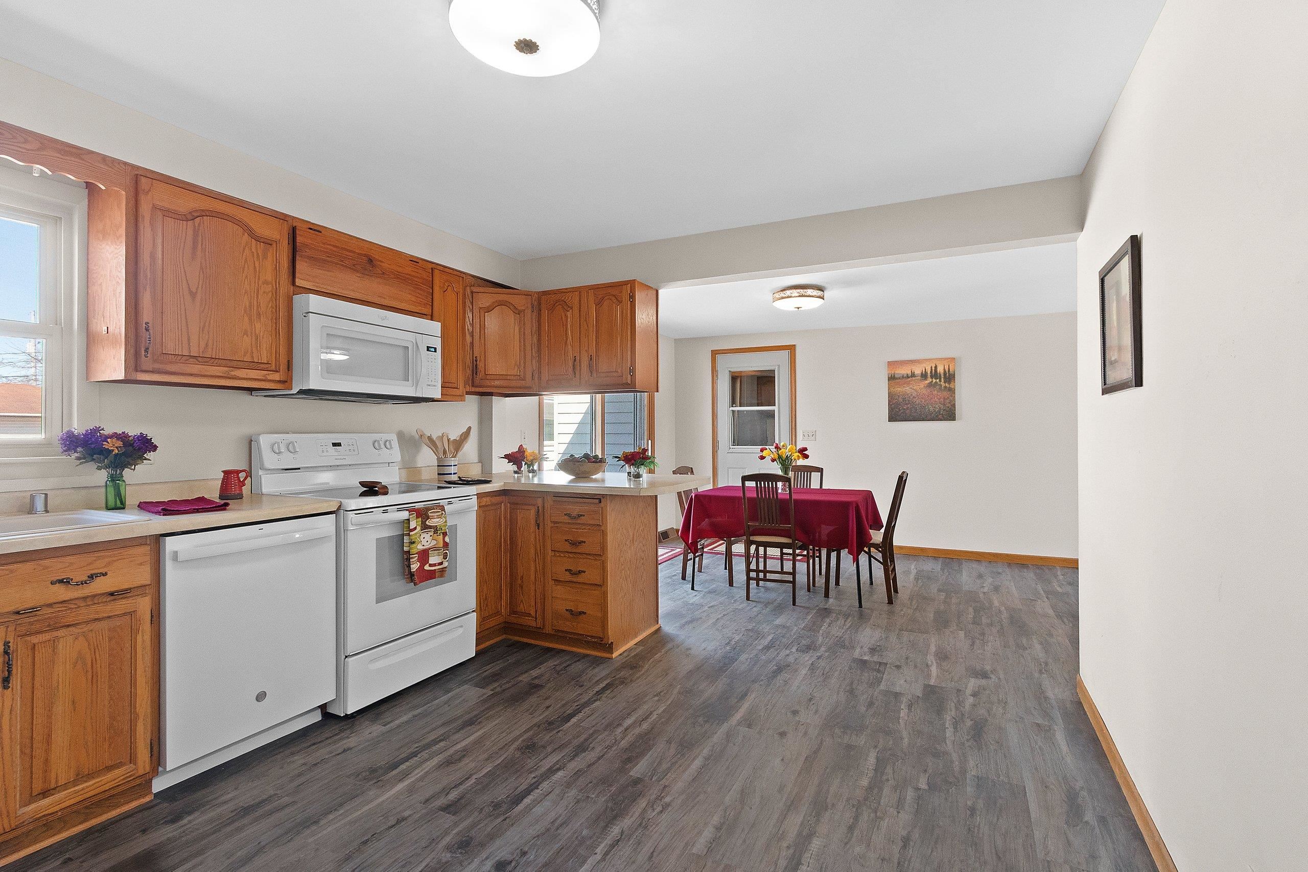 2105 North Ballard Road Appleton, WI 54911 - Photo 11 of 38