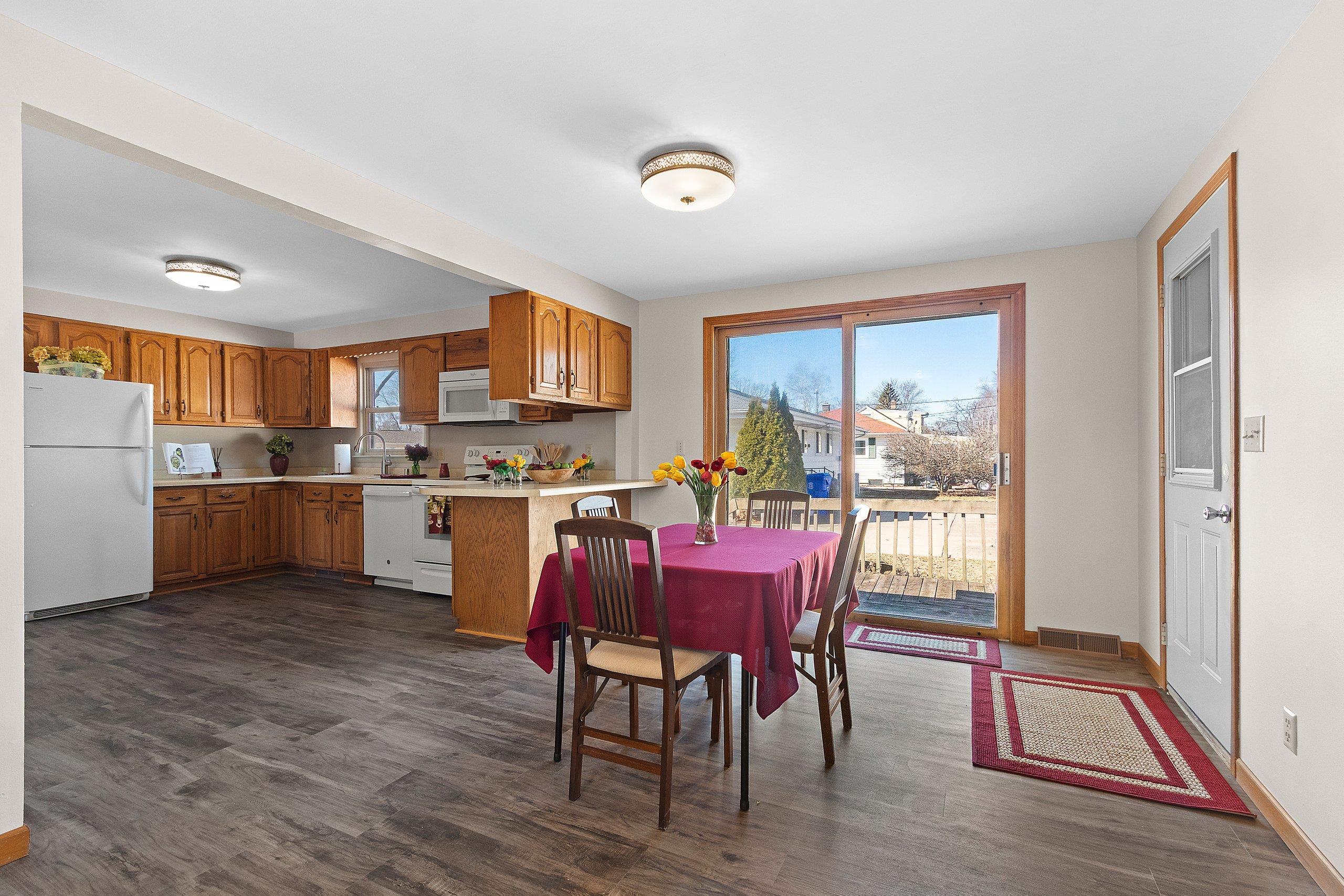 2105 North Ballard Road Appleton, WI 54911 - Photo 7 of 38