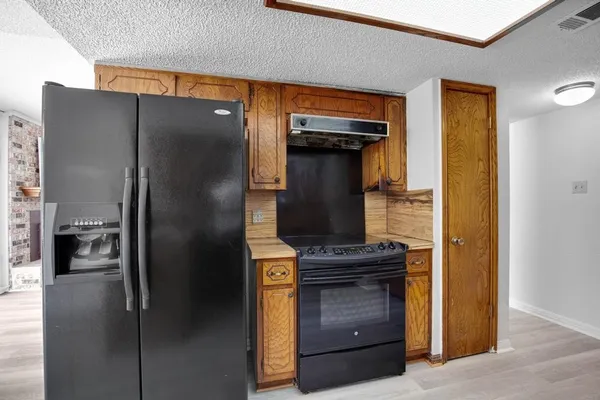 $2,200 | 9427 Braeburn Glen Street, Austin, TX 78729