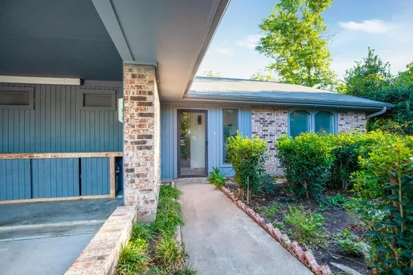 $2,200 | 9427 Braeburn Glen Street, Austin, TX 78729