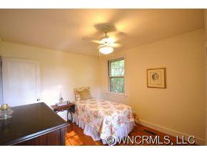 231 Woodland Road Tryon, NC 28782 - Photo 20 of 24 a living room with a couch and a potted plant