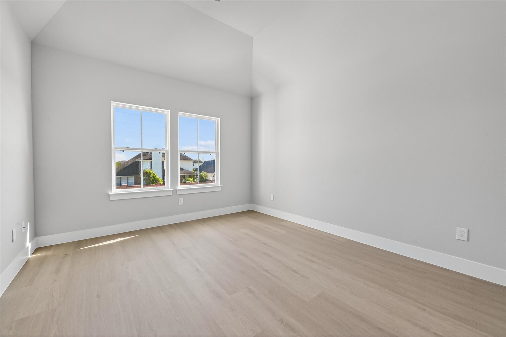 6702 Metro Boulevard, Unit 8 Houston, TX 77083 - Photo 24 of 36 an empty room with window