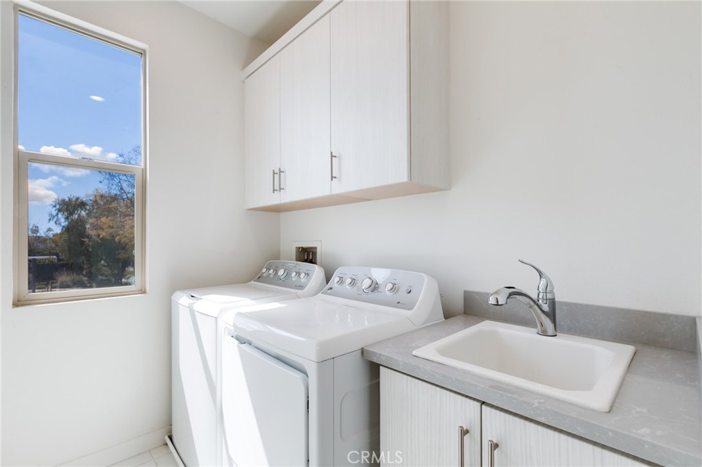 800 Beacon Irvine, CA 92618 - Photo 30 of 49 a utility room with dryer and washer
