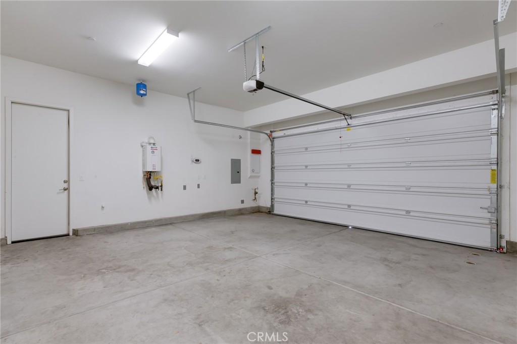 800 Beacon Irvine, CA 92618 - Photo 33 of 49 a view of an empty room