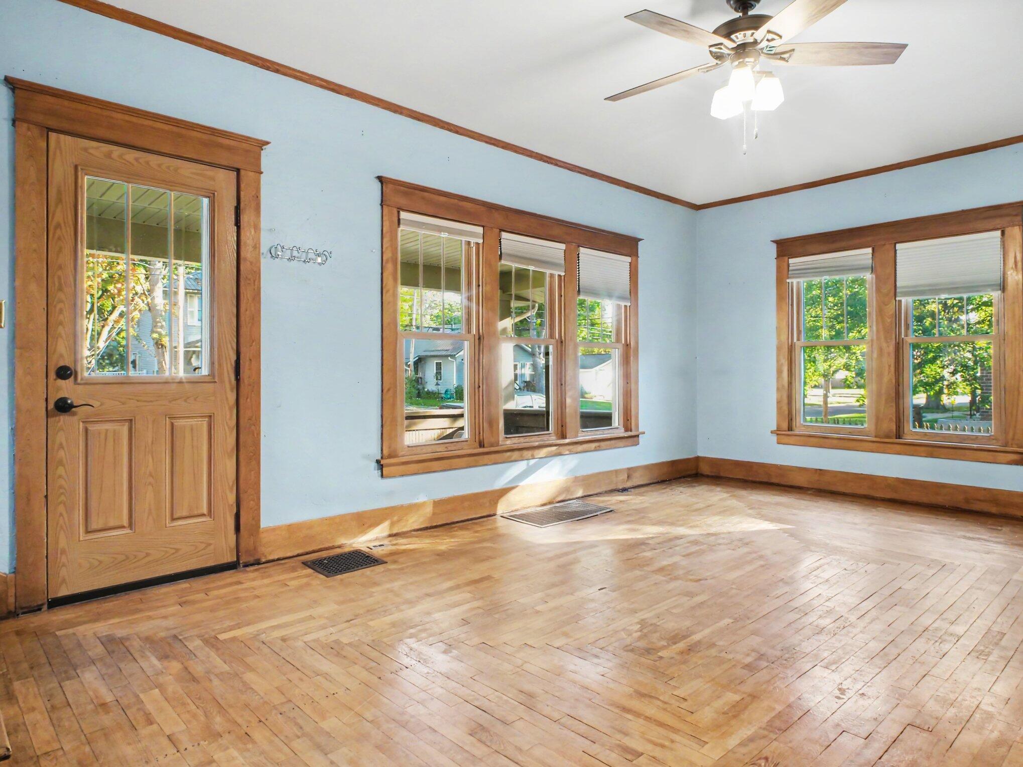 208 Walnut Street Alma, MI 48801 - Photo 8 of 25 007_file_8559