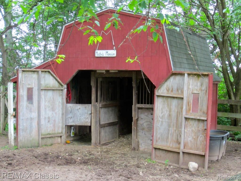 1461 Middle Road Highland, MI 48357 - Photo 34 of 44 1461 Pole Barn 011.jpg