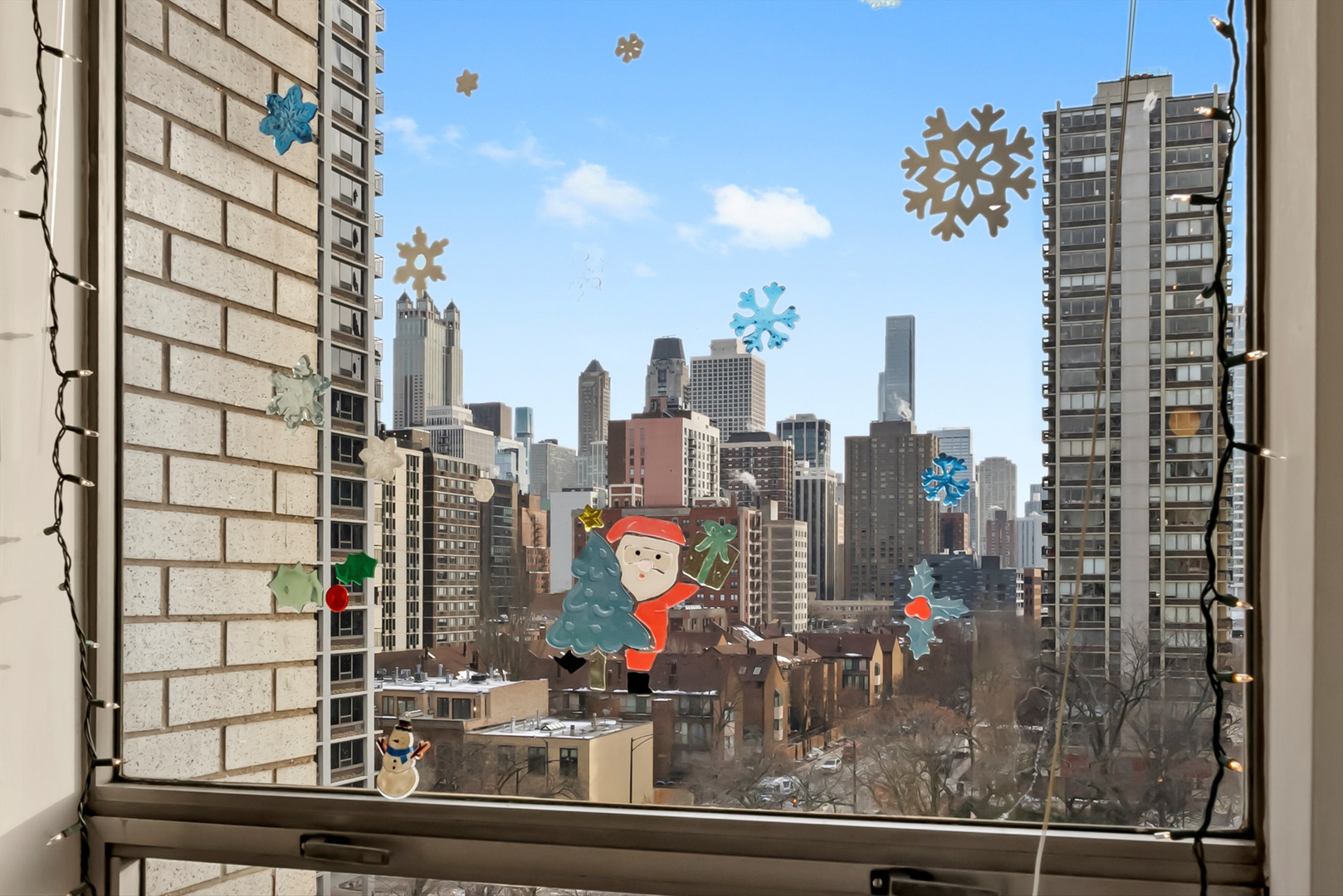 1455 North Sandburg Terrace, Unit 801 Chicago, IL 60610 - Photo 11 of 23 a view of building