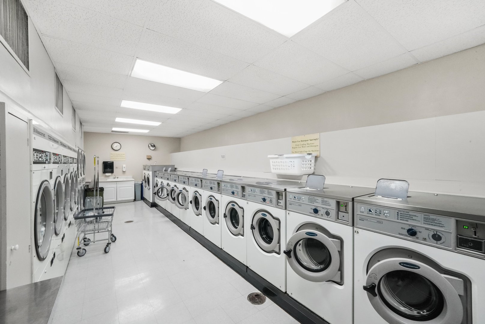 1455 North Sandburg Terrace, Unit 801 Chicago, IL 60610 - Photo 21 of 23 a utility room with dryer and washer