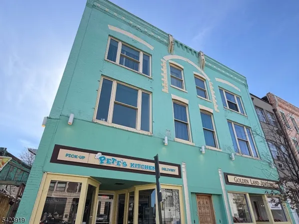 $2,600 | 432 Bloomfield Avenue, Montclair, NJ 07042