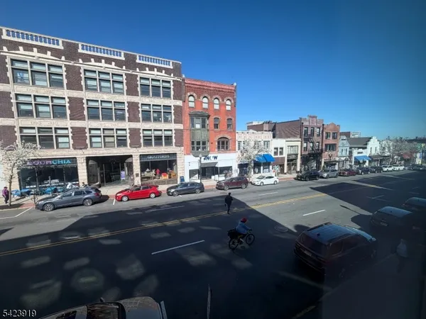 $2,600 | 432 Bloomfield Avenue, Montclair, NJ 07042