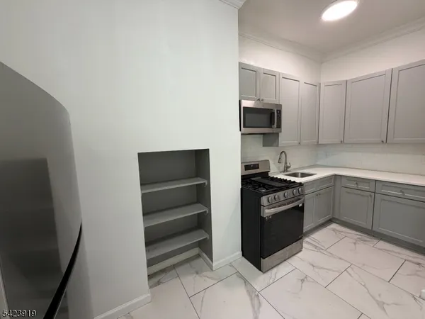 $2,600 | 432 Bloomfield Avenue, Montclair, NJ 07042