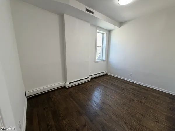 $2,600 | 432 Bloomfield Avenue, Montclair, NJ 07042