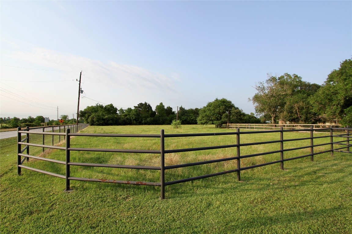 20510 Kickapoo Road Waller, TX 77484 - Photo 4 of 39