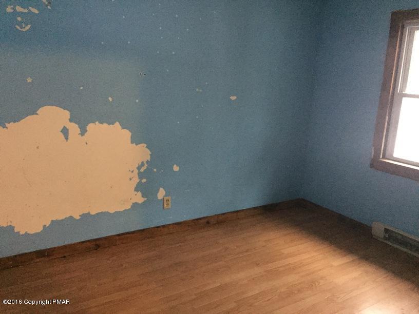 110 Center Avenue Mount Pocono, PA 18344 - Photo 13 of 14 an empty room with a window