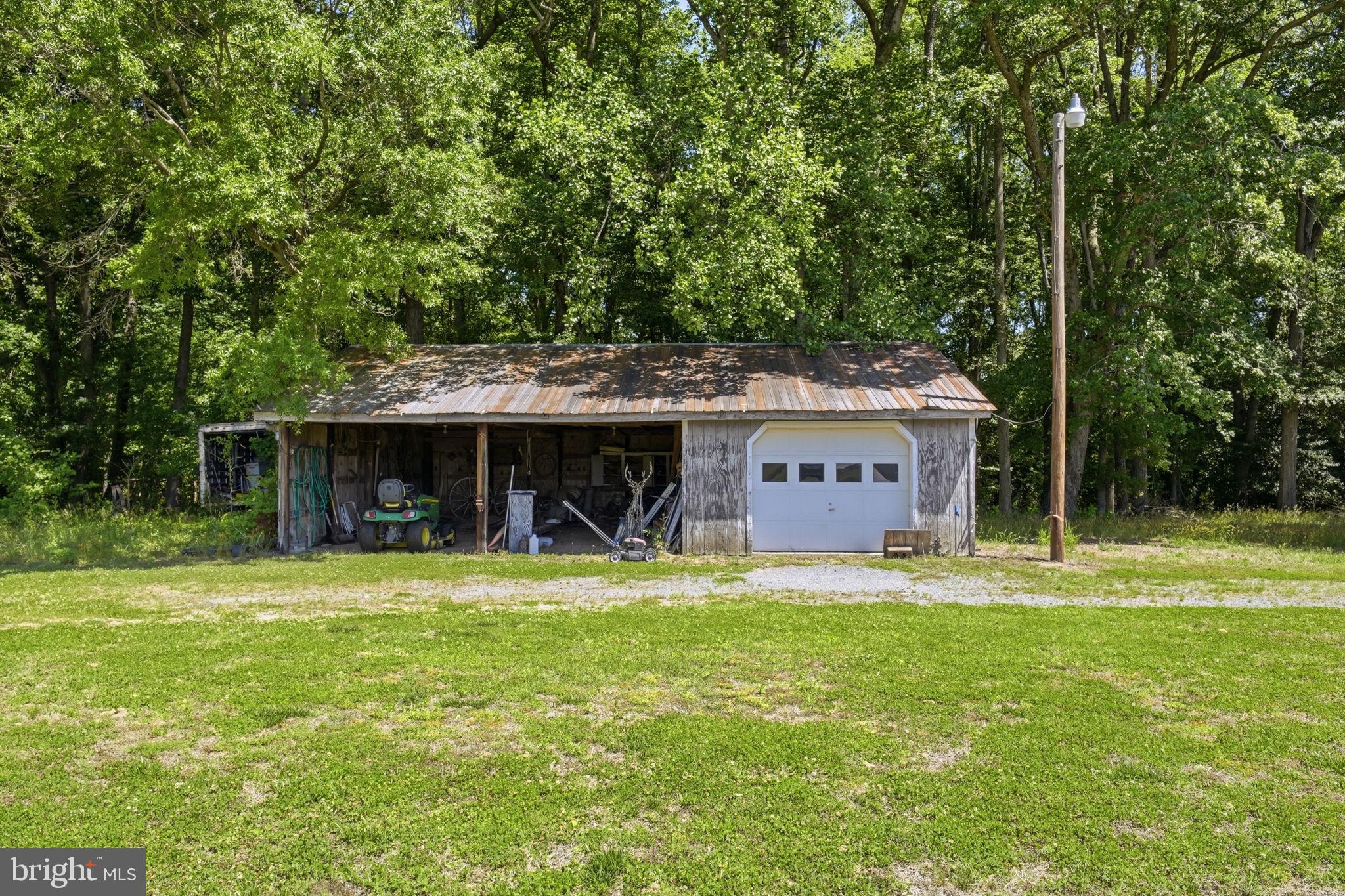28402 Liden School Road Denton, MD 21629 - Photo 22 of 32 Garage/Run In