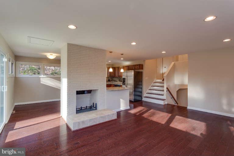 7613 Locust Lane Fort Washington, MD 20744 - Photo 18 of 26 Living Room