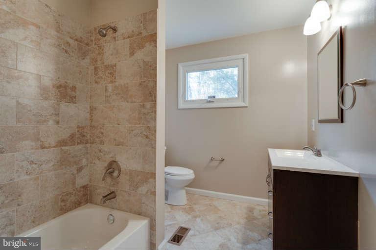 7613 Locust Lane Fort Washington, MD 20744 - Photo 20 of 26 Bath