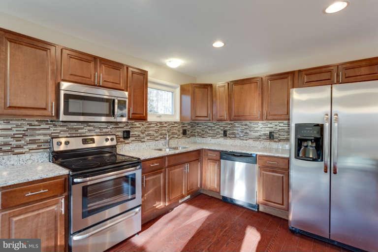 7613 Locust Lane Fort Washington, MD 20744 - Photo 3 of 26 Kitchen
