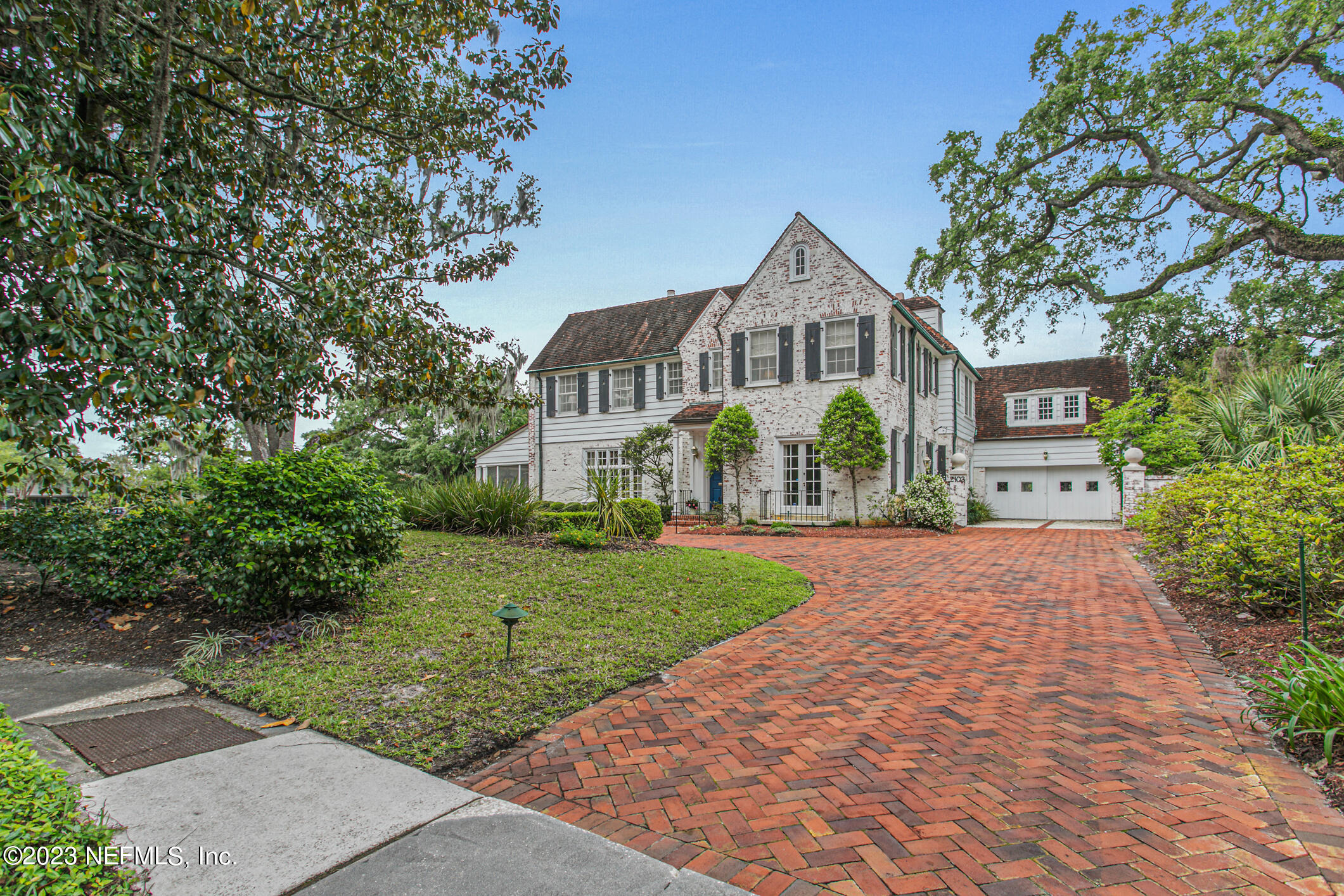 2103 River Road Jacksonville, FL 32207 - Photo 2 of 67 a front view of a house with yard and green space
