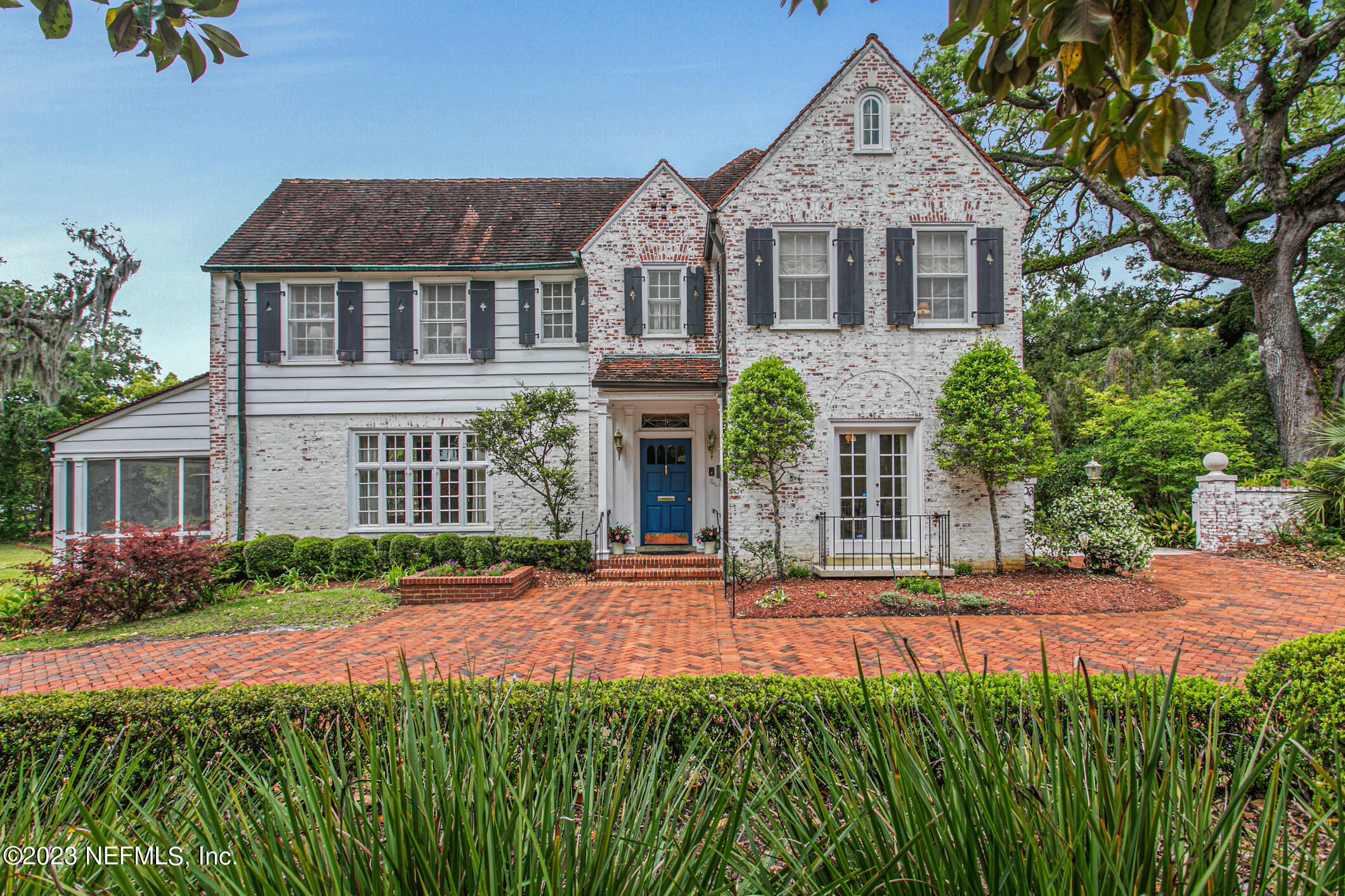 2103 River Road Jacksonville, FL 32207 - Photo 3 of 67 a front view of a house with yard and green space