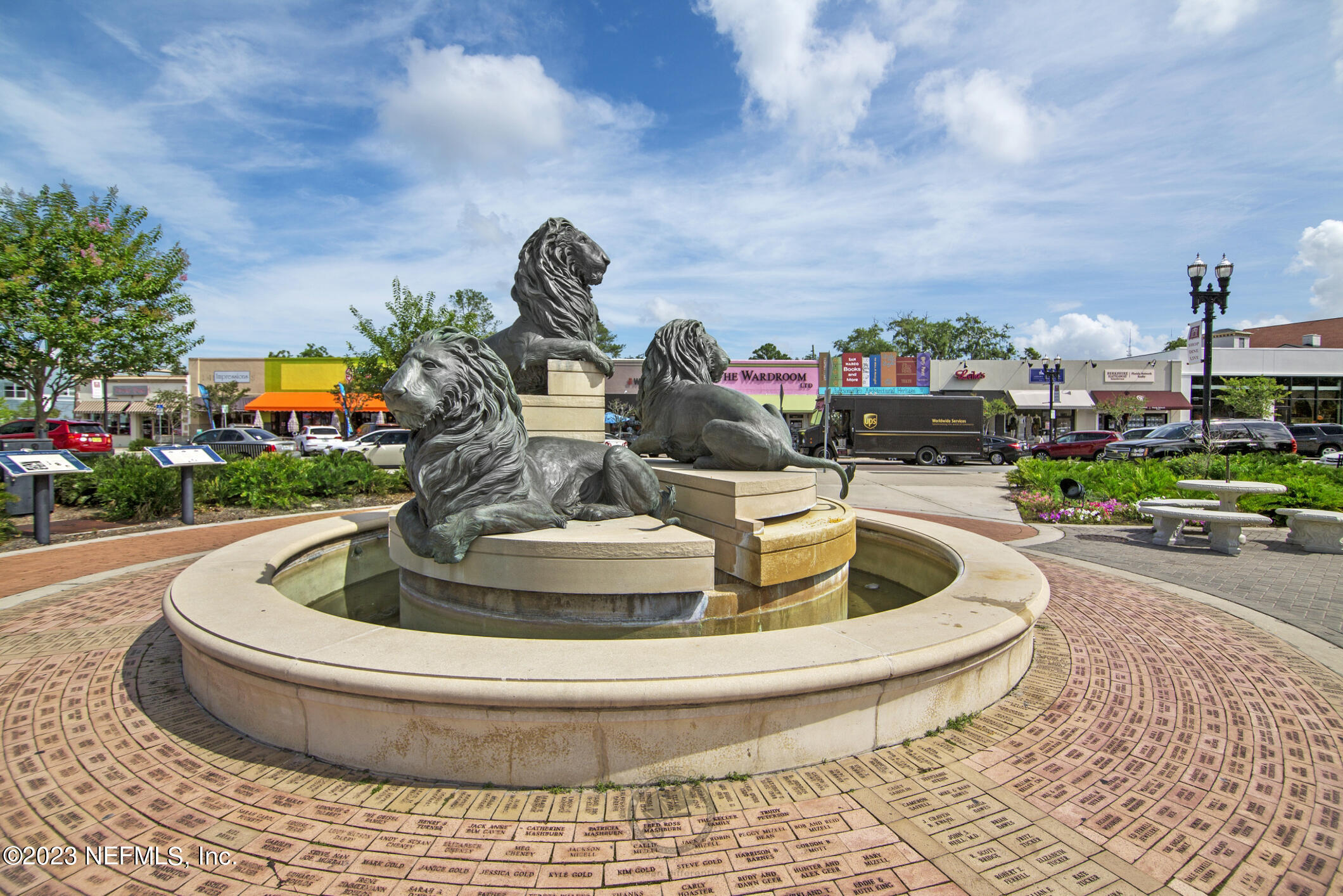 2103 River Road Jacksonville, FL 32207 - Photo 6 of 67 a view of a living room and a fountain