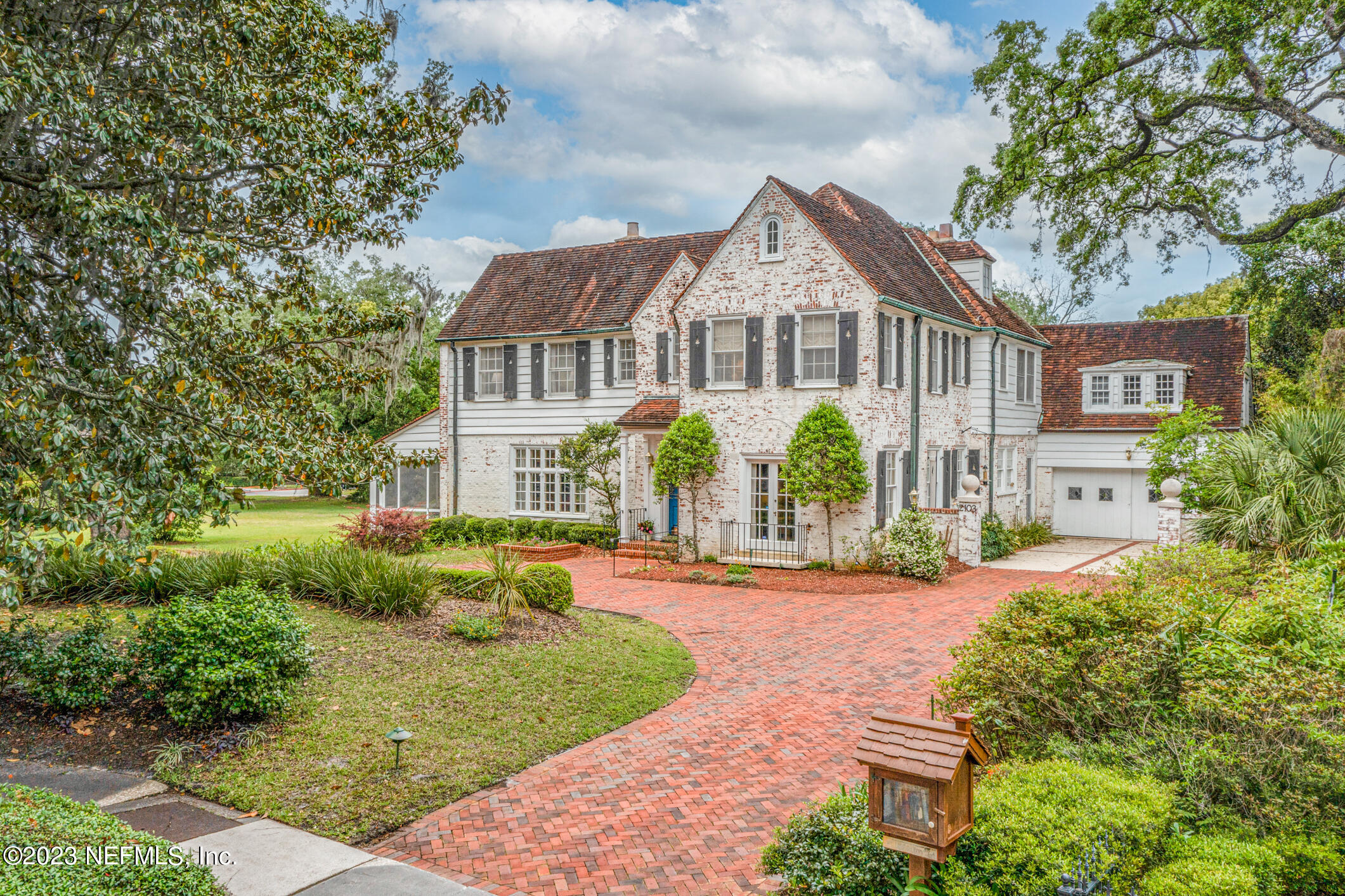 2103 River Road Jacksonville, FL 32207 - Photo 63 of 67 a front view of a house with garden