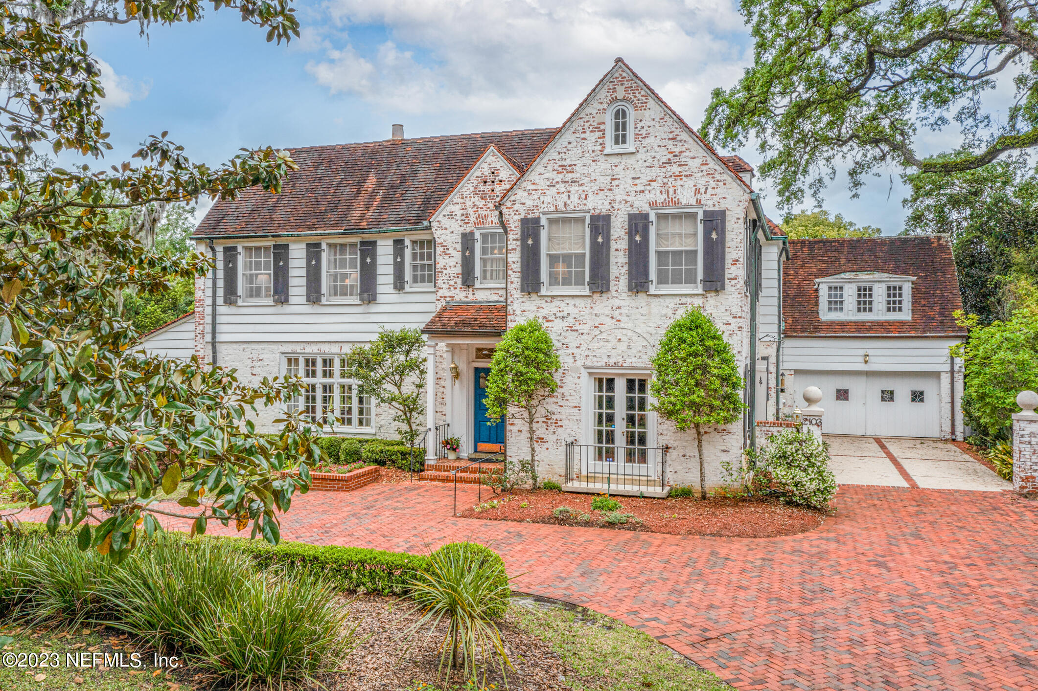 2103 River Road Jacksonville, FL 32207 - Photo 64 of 67 front view of house with a yard