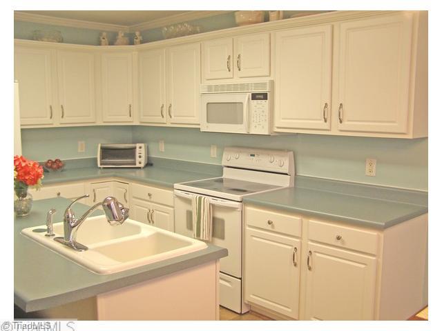 7200 Senepole Road Randleman, NC 27317 - Photo 5 of 15 Kitchen.