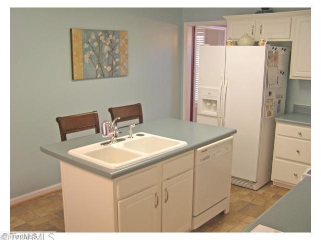 7200 Senepole Road Randleman, NC 27317 - Photo 6 of 15 Kitchen.