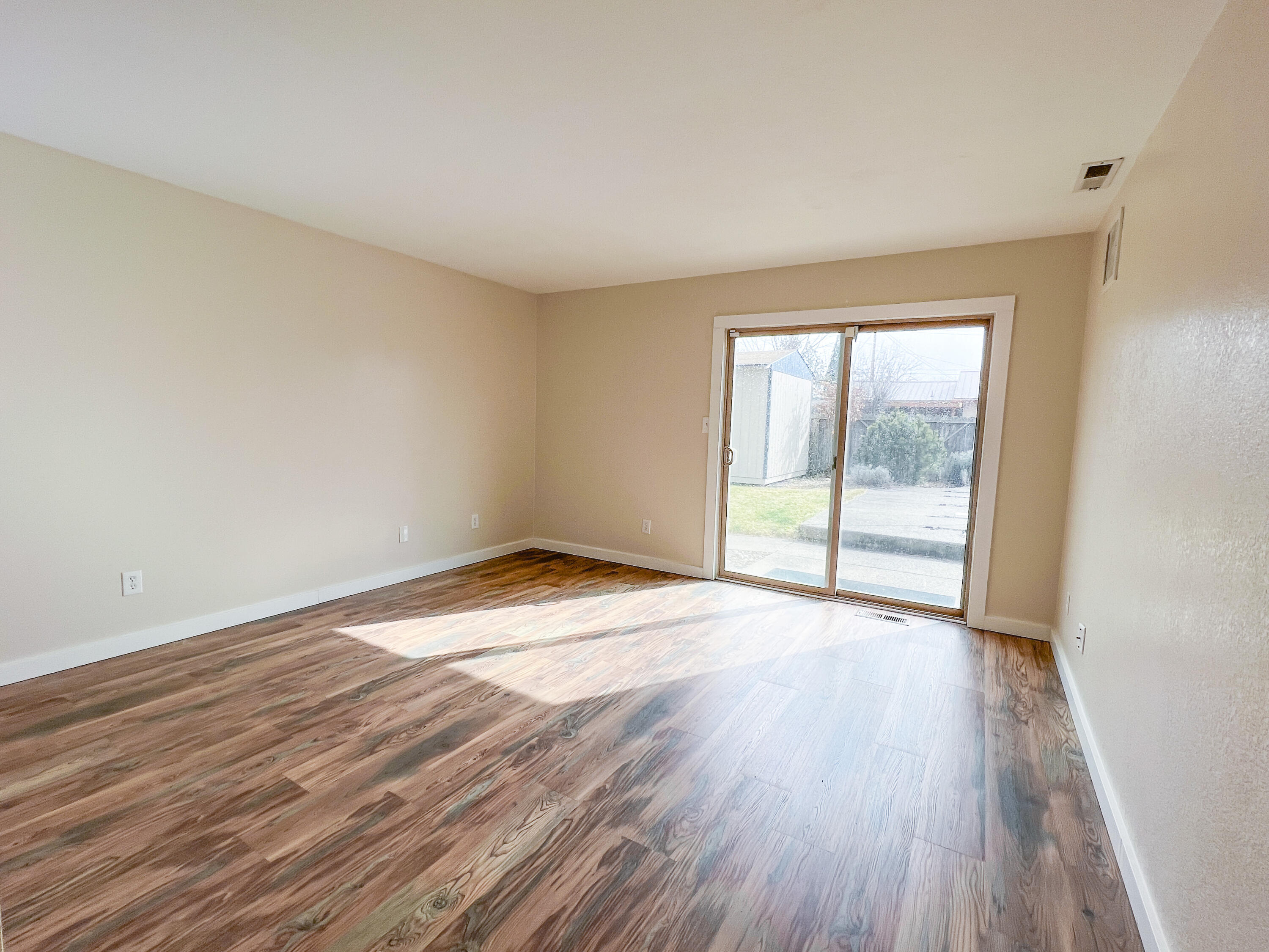 1804 Roberts Road Medford, OR 97504 - Photo 11 of 24 10