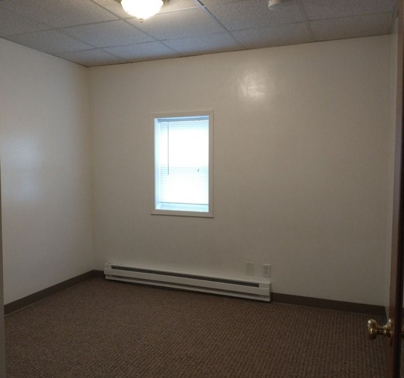 2202 Broadway Street Granger, IA 50109 - Photo 5 of 11 an empty room with a window