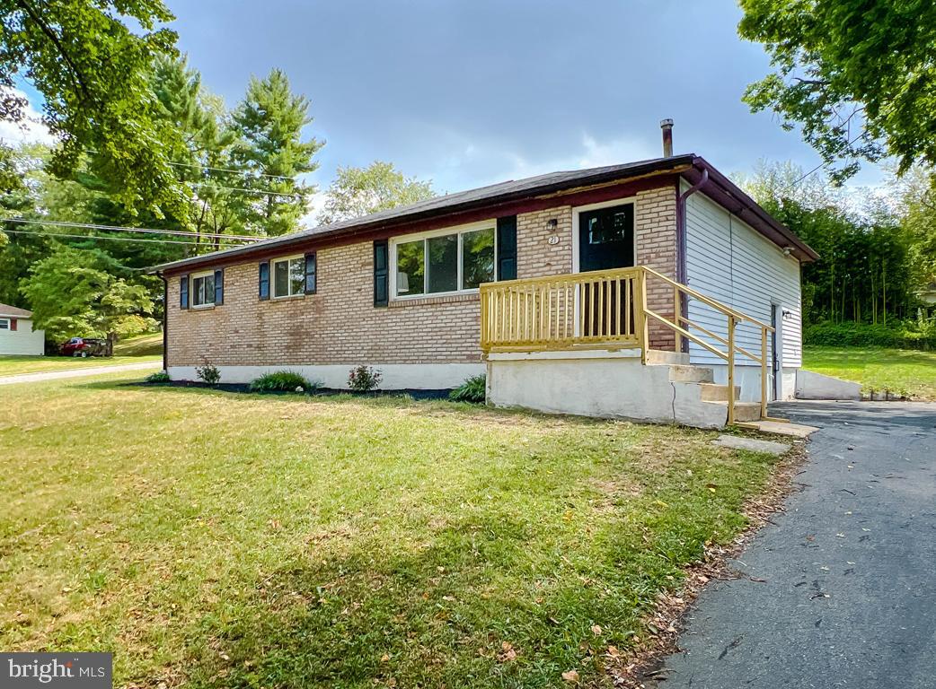 21 Stephen Road Camp Hill, PA 17011 - Photo 3 of 28 Gallery Image 3