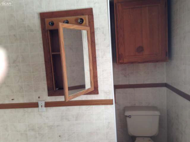 2043 Lavelle Road Flint, MI 48504 - Photo 15 of 18 20459545-14.JPG