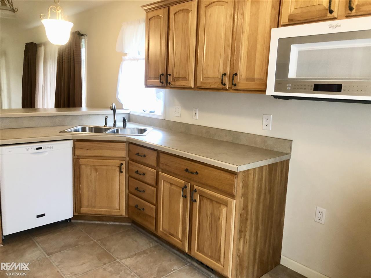 49651 Fuller Road New Baltimore, MI 48051 - Photo 13 of 58 50071873-12.JPG