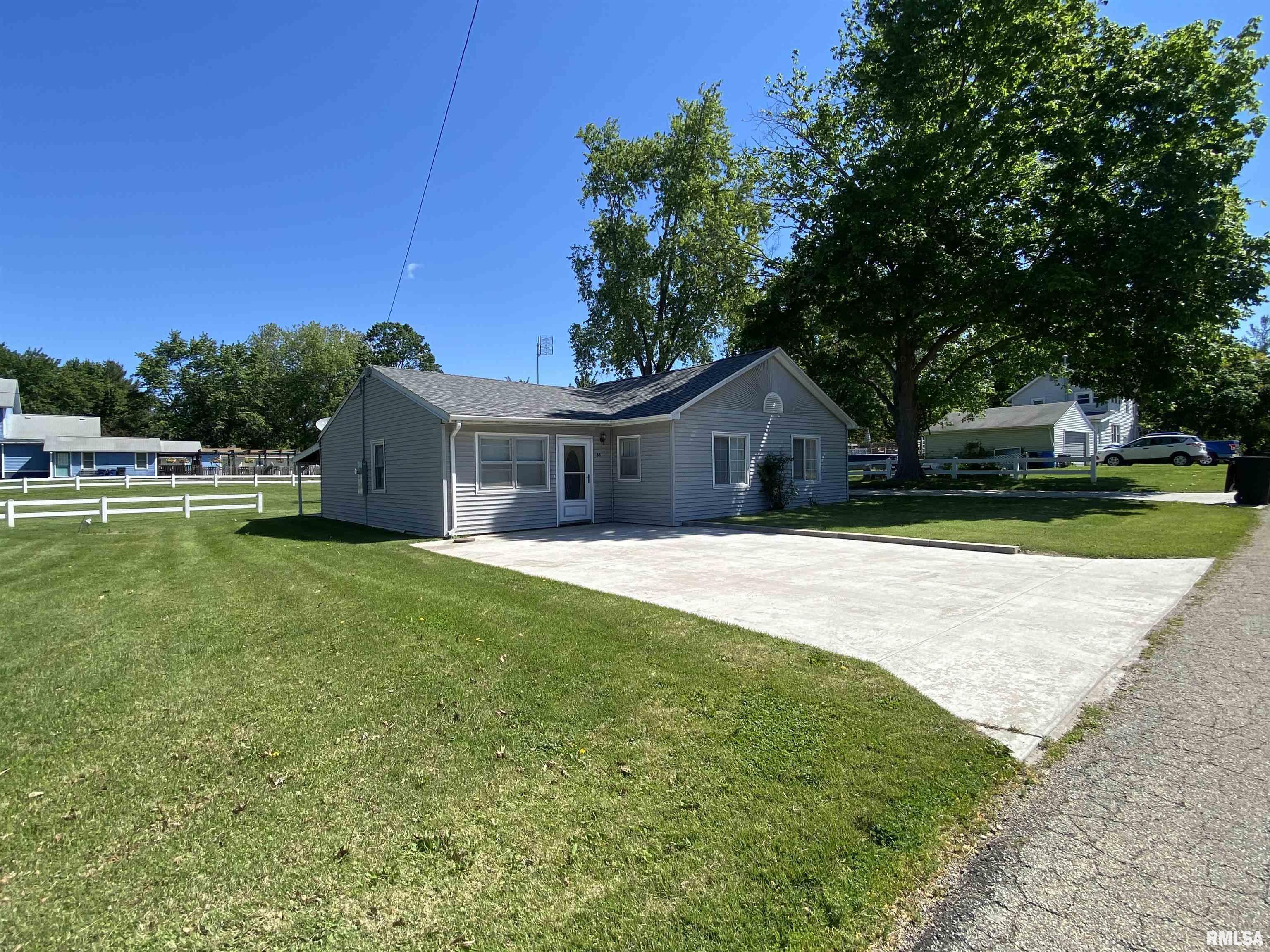 35 West Beech Street Canton, IL 61520 - Photo 3 of 38