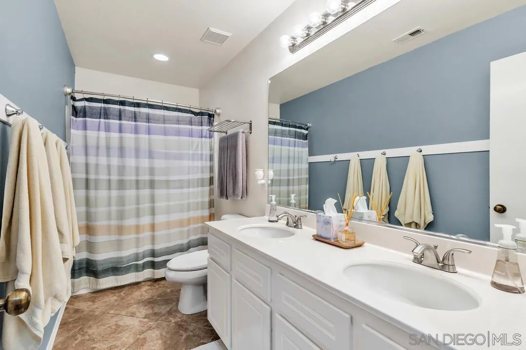 1084 Greenway Road Oceanside, CA 92057 - Photo 10 of 21