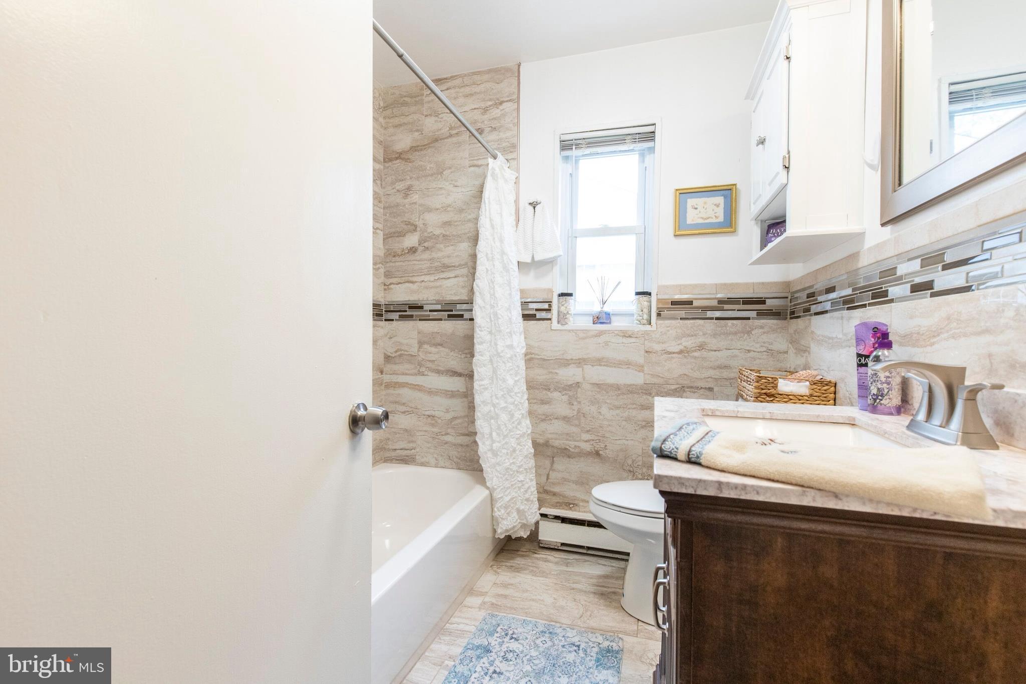105 Homewood Road Wilmington, DE 19803 - Photo 22 of 28 Hall Bathroom