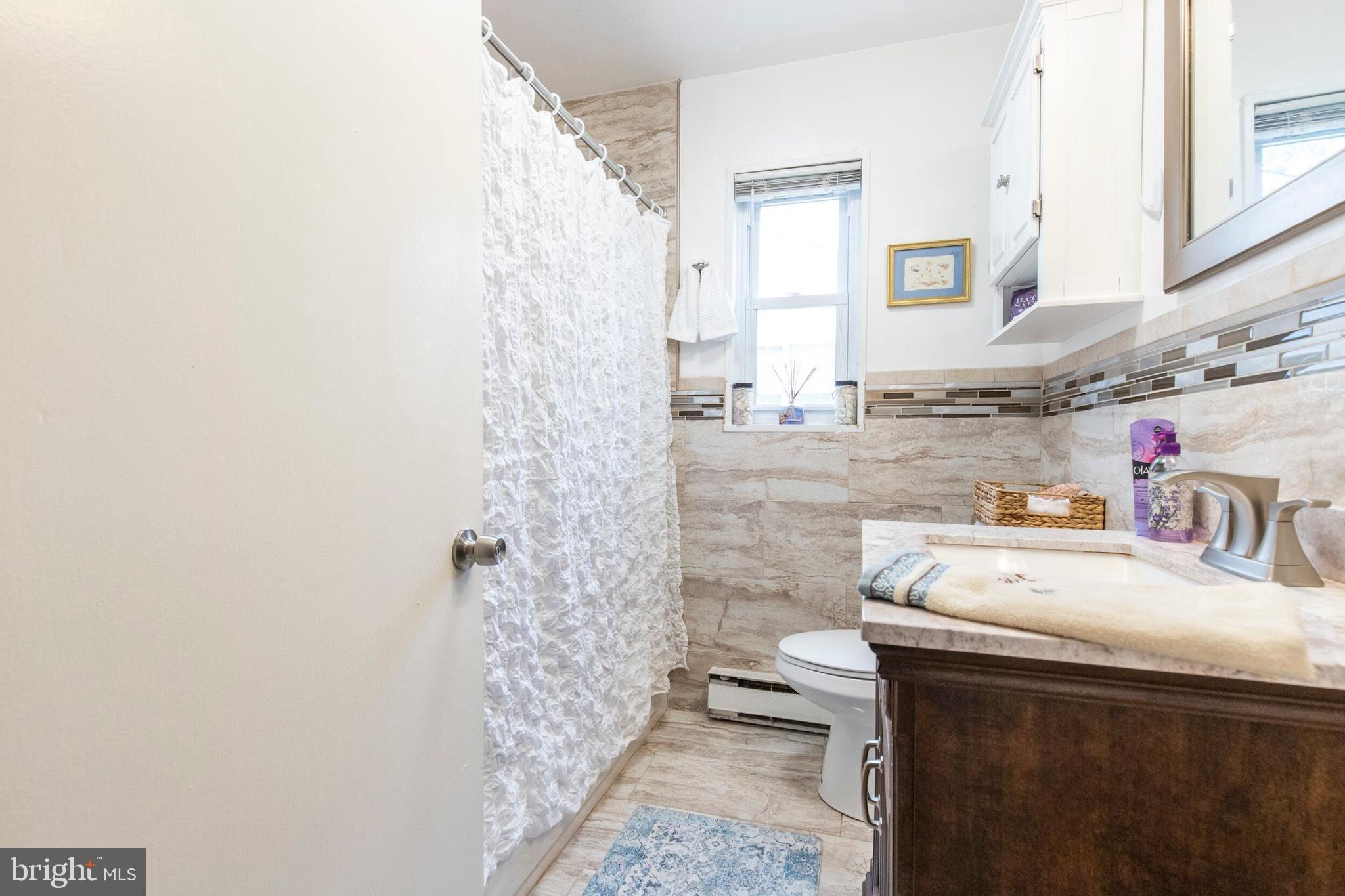 105 Homewood Road Wilmington, DE 19803 - Photo 23 of 28 Hall Bathroom