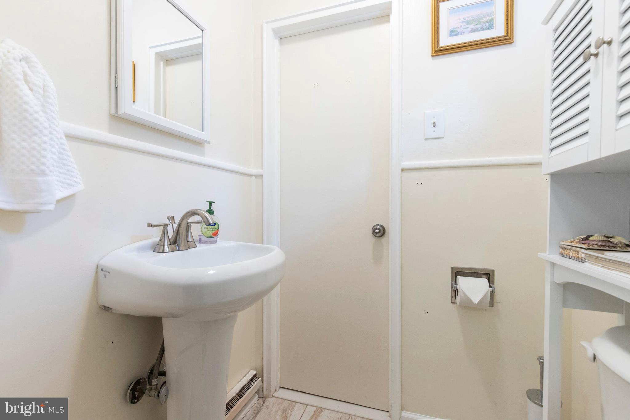 105 Homewood Road Wilmington, DE 19803 - Photo 25 of 28 Powder Room