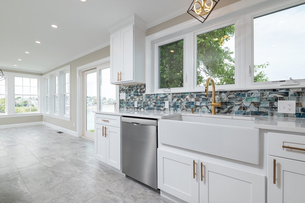 89 R Upland Road Winthrop, MA 02152 - Photo 4 of 33