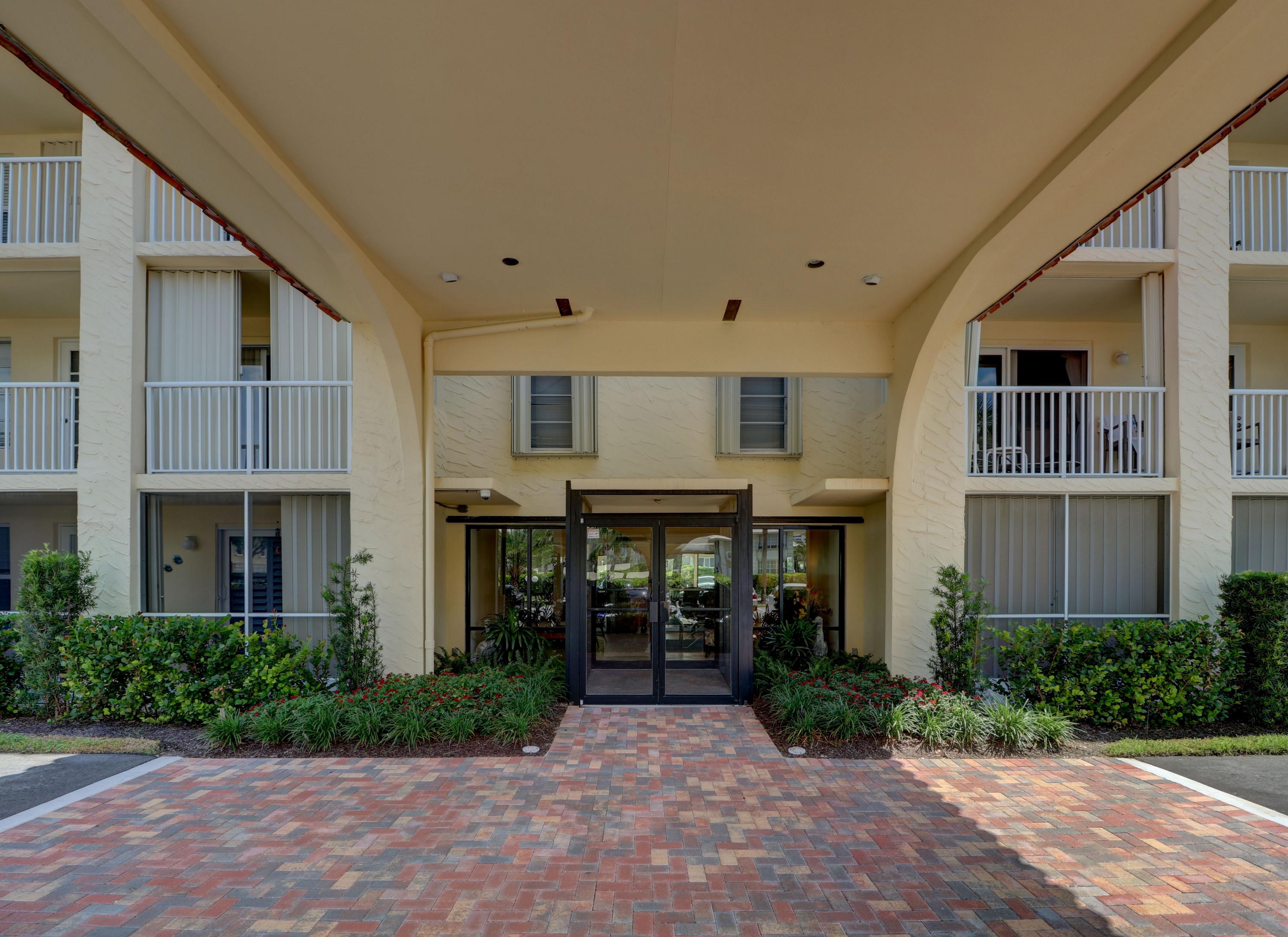 951 De Soto Road, Unit 131 Boca Raton, FL 33432 - Photo 5 of 43 Lobby Entrance